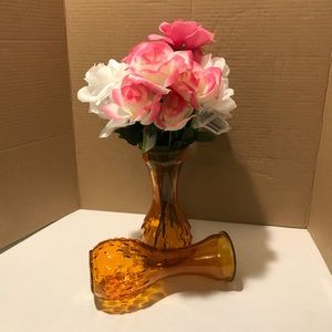 Gorgeous GREENBRIER PAIR OF HOUR GLASS VASES.